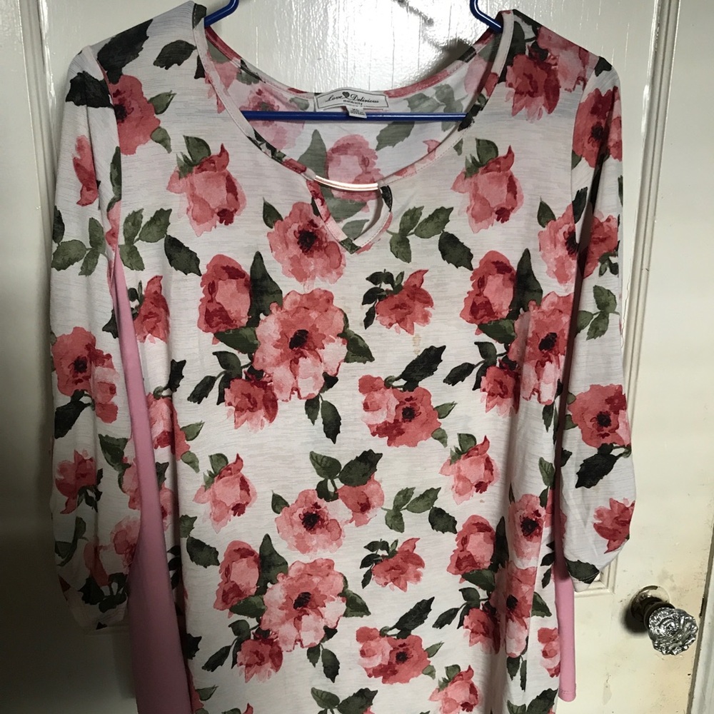 Woman’s Maternity top 👚